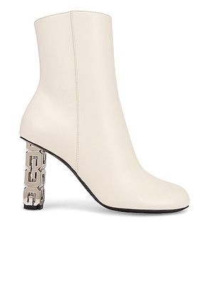 Givenchy G Cube Boots in Ivory - Ivory. Size 37 (also in 38).