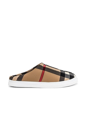 Burberry Homie Slippers in Archive Beige - Beige. Size 39.5 (also in 40, 41).