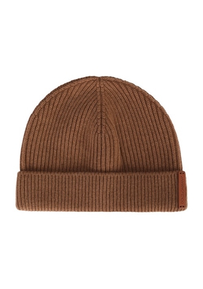 Knit wool hat with leather logo