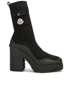 Moncler Splora Pocket Ankle Boot in Black - Black. Size 40 (also in 39.5).