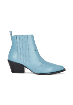 INTENTIONALLY BLANK Big Bootie in Baby Blue. Size 38.