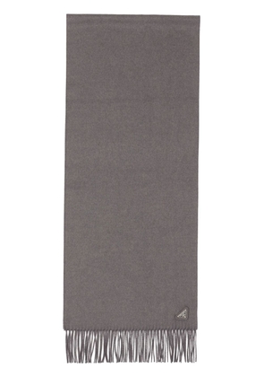 Prada triangle-logo fringed scarf - Grey