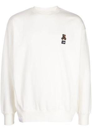 izzue logo-patch crew-neck sweatshirt - White