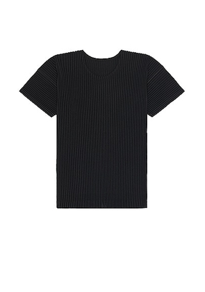 Homme Plisse Issey Miyake Basic T-shirt in Black - Black. Size 2 (also in 3, 4).