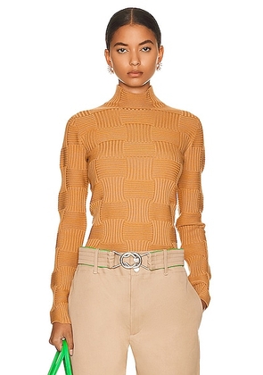 Bottega Veneta Lightweight Turtleneck Sweater in Camel & Butterscotch - Tan. Size L (also in ).