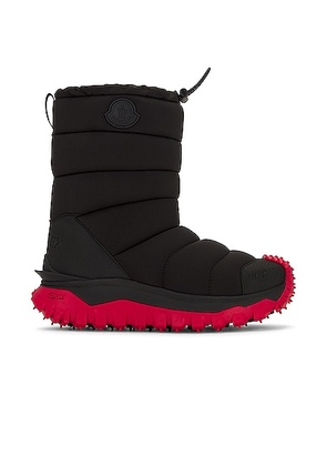 Moncler Apres Trail High Snow Boots in Black - Black. Size 40 (also in 41).
