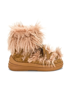 Moncler Insolux M Snow Boot in Camel - Brown. Size 36 (also in 36.5, 37.5, 38).