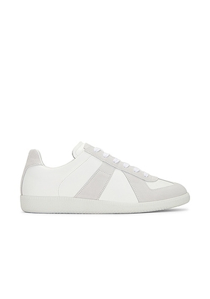 Maison Margiela Replica Low Top Sneaker in White - White. Size 40 (also in 42).