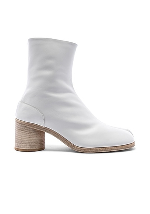 Maison Margiela Ankle Tabi in White - White. Size 39 (also in 40, 41).