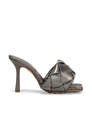 Bottega Veneta Lido Mule Sandals in Oyster - Metallic Silver. Size 37 (also in ).
