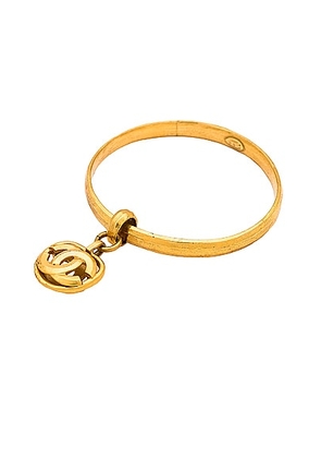 chanel Chanel Coco Mark Bangle in Gold - Metallic Gold. Size all.