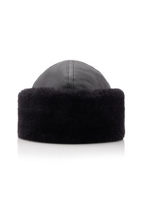 Toteme - Shearling Winter Hat - Black - M/L - Moda Operandi