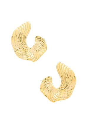 Amber Sceats Curve Earrings in Metallic Gold.