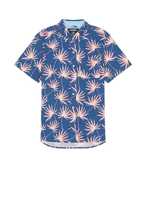 Chubbies The Birds Of Pardise Friday Shirt in Blue. Size L, S, XL/1X.