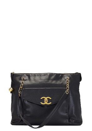 chanel Chanel Vintage Caviar Front Pocket Shoulder Bag in Black - Black. Size all.