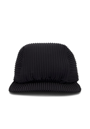 Homme Plisse Issey Miyake Pleats Cap in Black - Black. Size all.