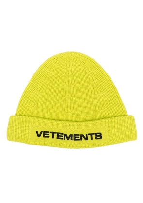 VETEMENTS logo-embroidered ribbed-knit beanie - Green