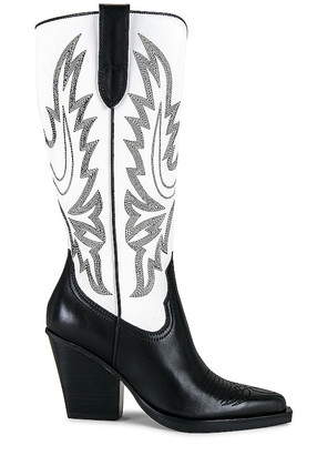 Dolce Vita Blanch Boot in White. Size 7.5.