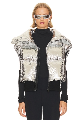 Perfect Moment Sierra Down Gilet in Metallic Silver. Size M, S, XS.