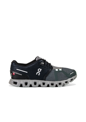 On Cloud 5 Sneaker in Black. Size 8.5.