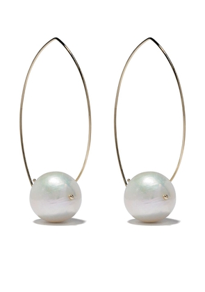 Mizuki 14kt gold pearl hoop earrings