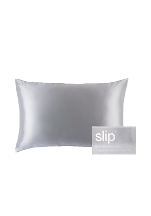 slip Queen/Standard Pure Silk Pillowcase In Silver in Metallic Silver.