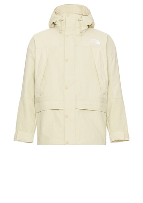The North Face Ripstop Mountain Cargo Jacket in Ivory. Size M, S, XL/1X.