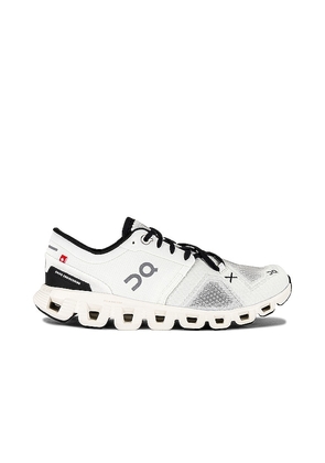 On Cloud X 3 Sneaker in White. Size 9, 9.5.