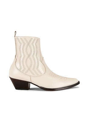 TORAL Blues Boot in Cream. Size 37, 38, 39, 40.