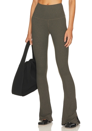 STRUT-THIS The Beau Flare Pant in Olive. Size XL.