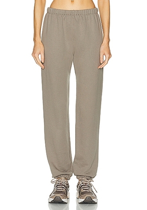 Eterne Classic Sweatpant in Clay - Taupe. Size L (also in S, XS).