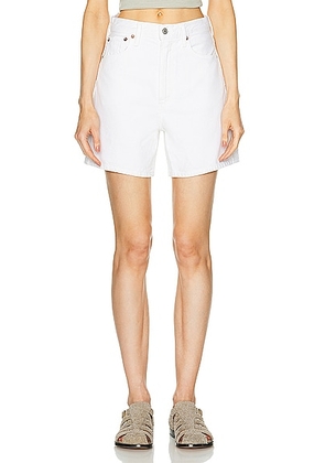 AGOLDE Stella Short in Fortune Cookie - White. Size 23 (also in 24, 30, 31, 32, 33, 34).