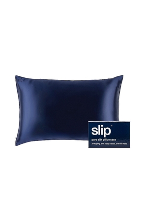 slip Queen/Standard Pure Silk Pillowcase In Navy in Navy.