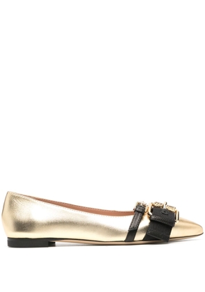 Moschino buckle-detail ballerina shoes - Gold