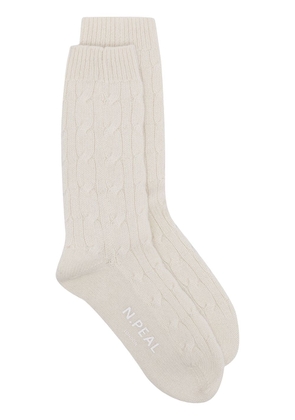 N.Peal cable-knit cashmere socks - White