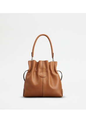 Tod's - Di Bag Bucket Bag in Leather Small with Drawstring, BROWN,  - Bags