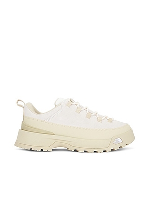 The North Face Glenclyffe Urban Low Sneaker in White Dune & Gravel - Cream. Size 10 (also in 9).
