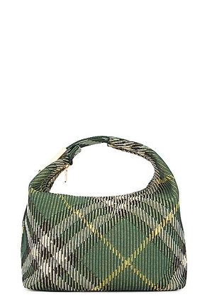 Burberry Medium Duffle Bag in Ivy - Green. Size all.