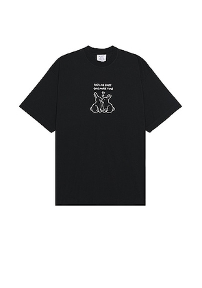 VETEMENTS Kissing Bunnies T-shirt in Black - Black. Size L (also in M, S).