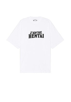 VETEMENTS Hentai T-shirt in White - White. Size M (also in L, S).