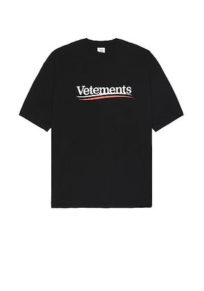 VETEMENTS Campaign Logo T-shirt in Black - Black. Size L (also in M).