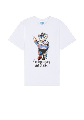 Market Art Market Bear T-Shirt in White. Size M, S, XL/1X.