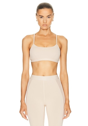 alo Airlift Intrigue Bra in Macadamia - Neutral. Size XS (also in ).