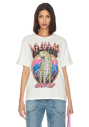 DAYDREAMER Def Leppard High N Dry Weekend Tee in White. Size XS.