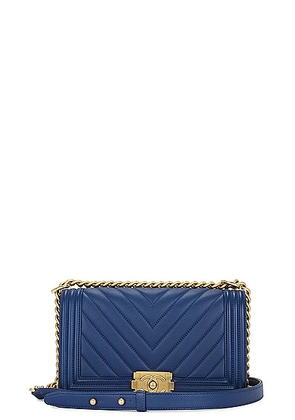 chanel Chanel Boy Chain Shoulder Bag in Blue - Navy. Size all.