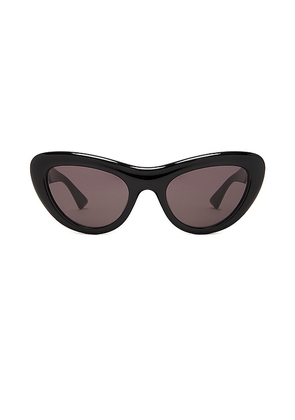 Bottega Veneta Curvy Cat Eye Sunglasses in Black.