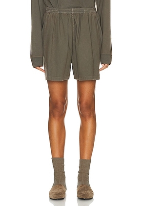 The Row Gunty Short in MUD - Army. Size L (also in M, S).