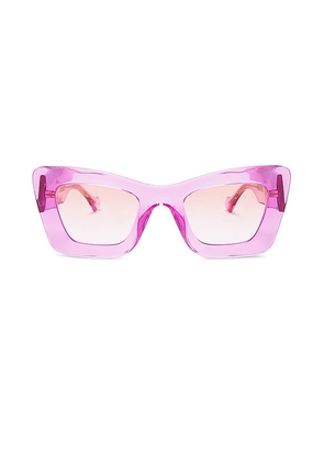 Gucci La Piscine Cat Eye Sunglasses in Pink.