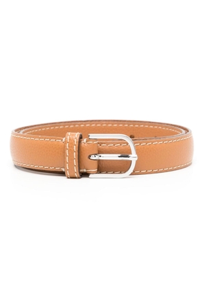 TOTEME logo-engraved leather belt - Brown