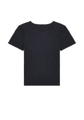 Homme Plisse Issey Miyake Basics Tee in Navy - Navy. Size 2 (also in ).